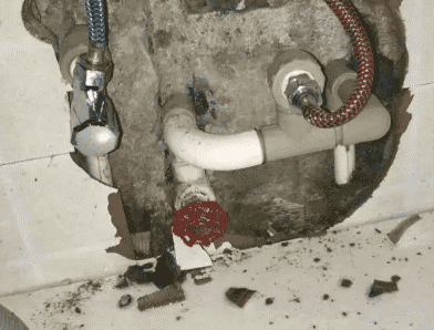明水卫生间漏水维修公司专业为您介绍下明水查漏水的服务流程是怎么样的。首先需求找专业的师傅走效